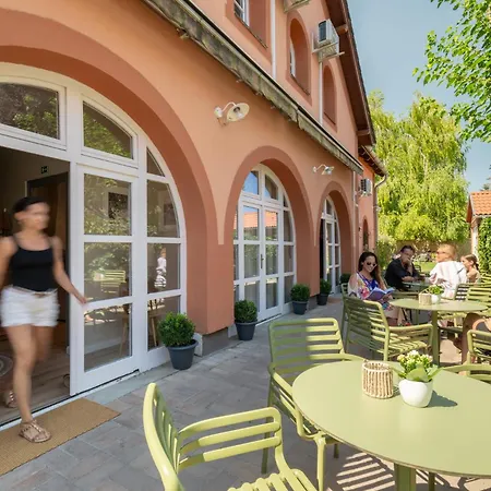 Délceg Réce Minihotel 4* Balatonkenese