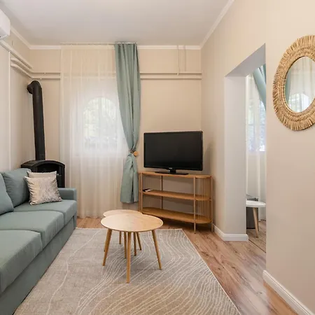 Delceg Rece Minihotel 住宿加早餐酒店 巴拉腾肯尼斯