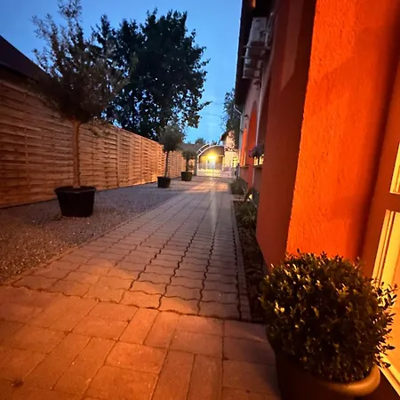 Délceg Réce Minihotel 4* Balatonkenese