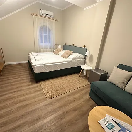 Delceg Rece Minihotel Bed & Breakfast